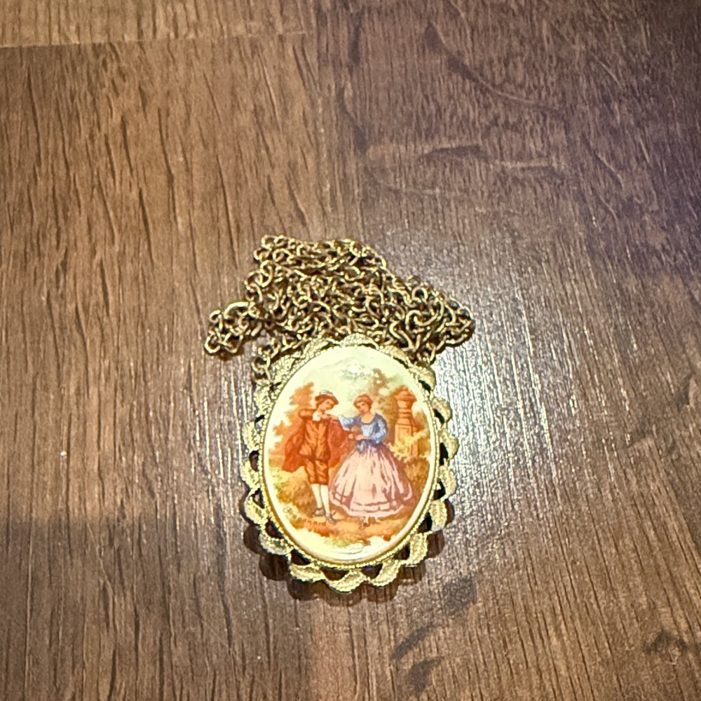 Vintage Fragonard Victorian Style Gold Colored pendant